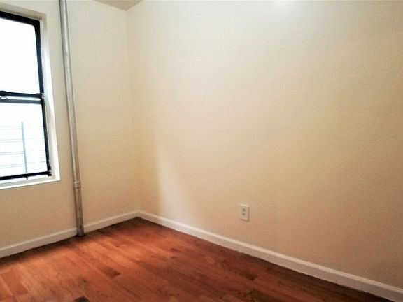 3rd image of 28 Saint Nicholas Pl APT 4D