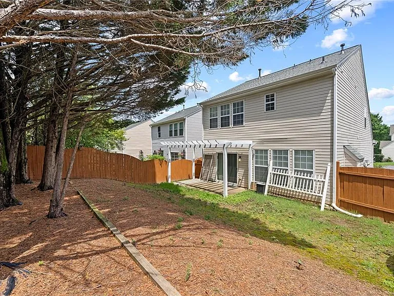 2704 Regent Walk Dr — Photo 39