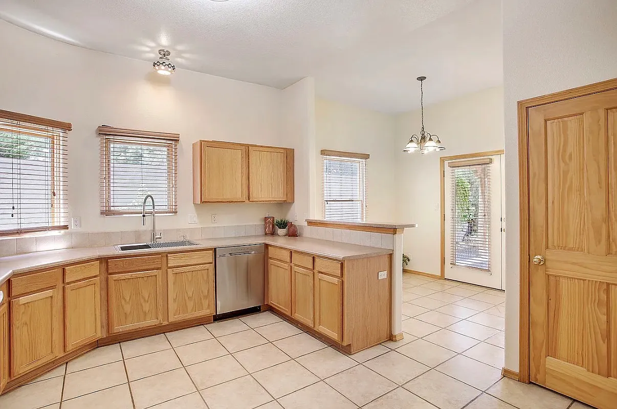 3 bed, 1507 sqft, $2,200 — Photo 4