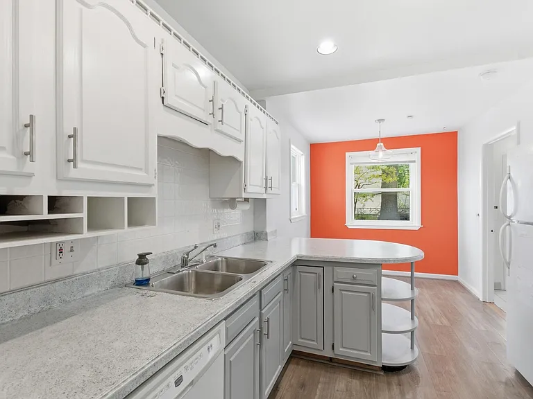 27033 Brush St — Photo 7