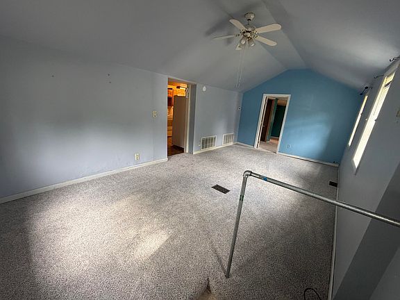 3rd image of 3064 Effie Pl NE