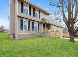 3823 NE Beechwood Dr, Lees Summit, MO 64064