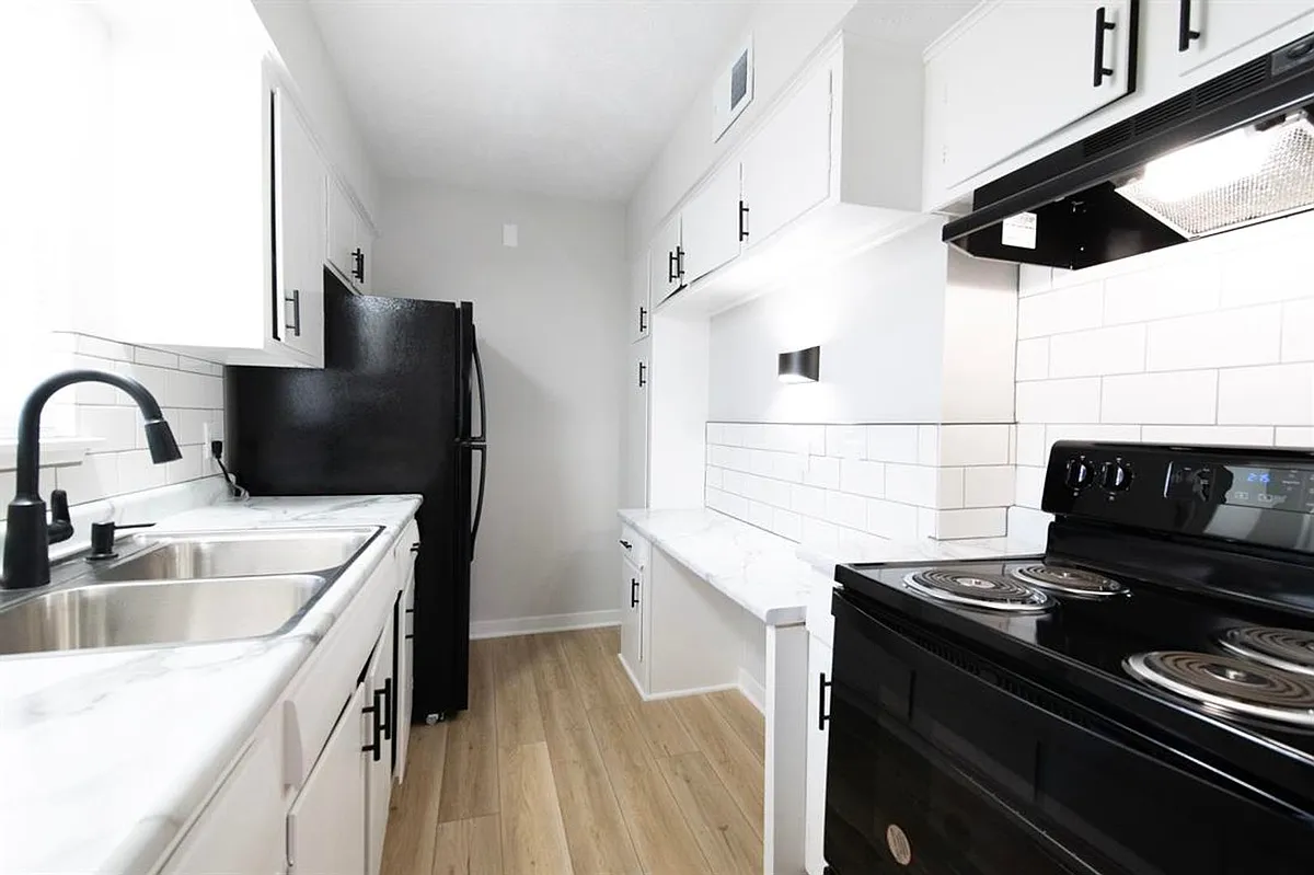 Building Photo - 801 N 48th St