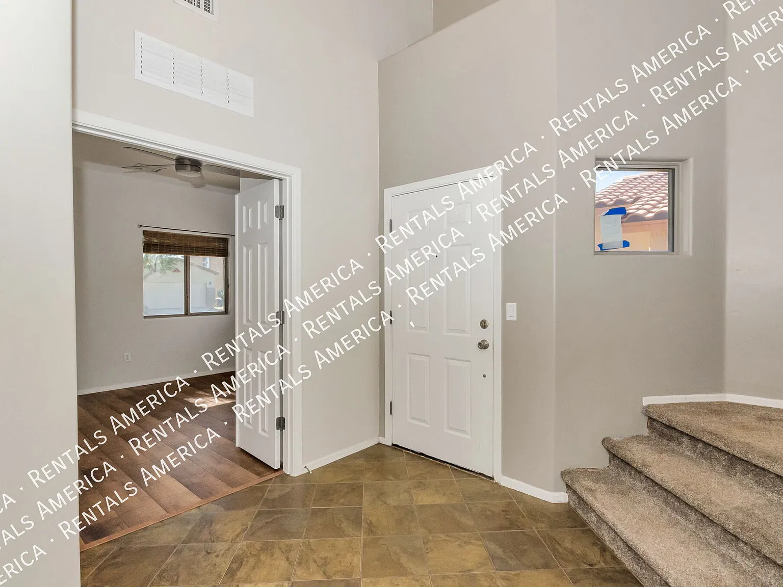 Spacious 4BR + Loft & Den in Top-Rated Vail School District — Photo 2