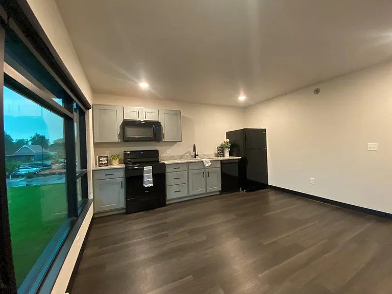 502 Main Apartments — Photo 18