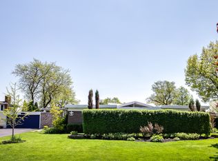 2800 Briarwood Dr W, Mount Prospect, IL 60056