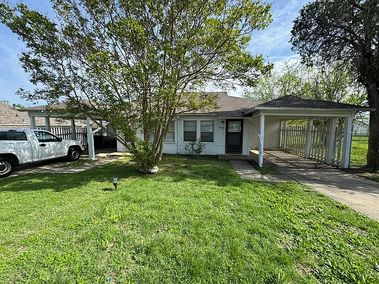 722 Sutton Dr — Photo 1