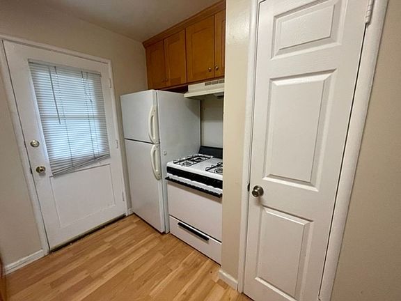 5th image of 664 Morse Ave #4