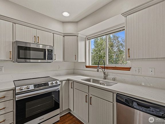 3rd image of 527 Neff Circle