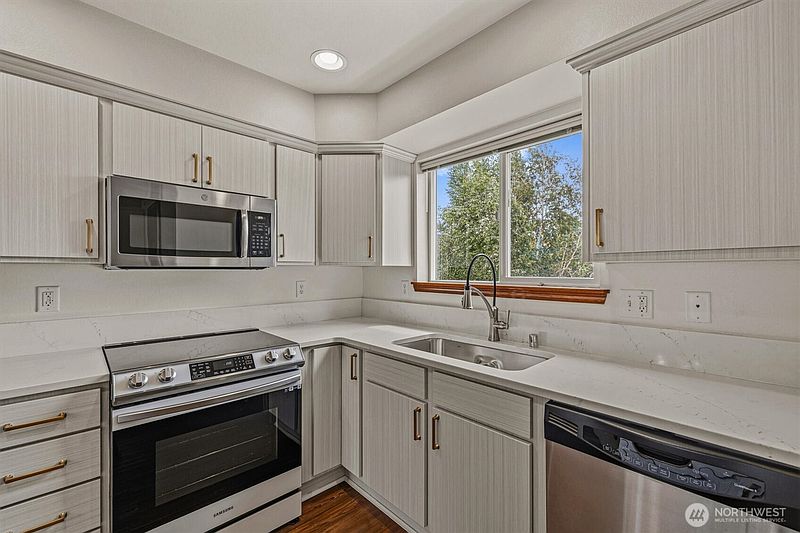 3rd image of 527 Neff Circle