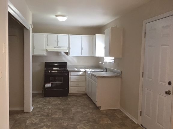 3rd image of 829 Sandy Creek Dr NW