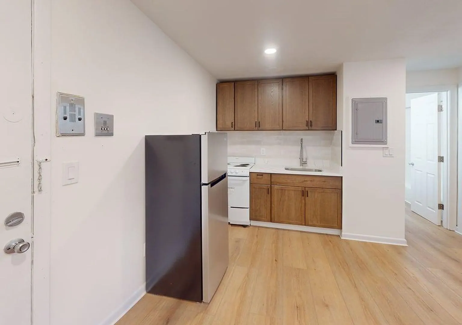 2 Granite — Photo 3