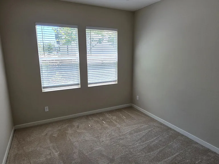 16208 Camden Cir — Photo 23