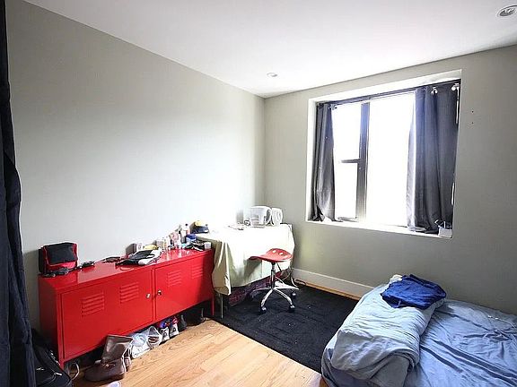 3rd image of 263 Melrose St APT 3R