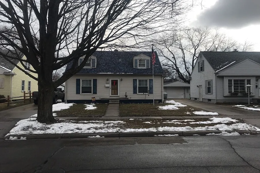 933 Winston Dr photo 1