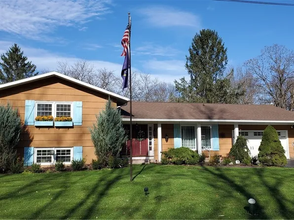 8021 Chatham Dr, Manlius, NY 13104