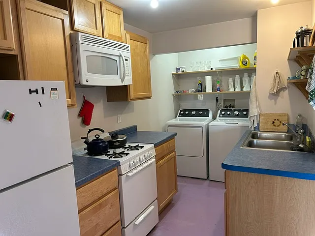 2051 Clay Hl — Photo 2