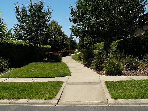 3rd image of 8815 Wentworth Way