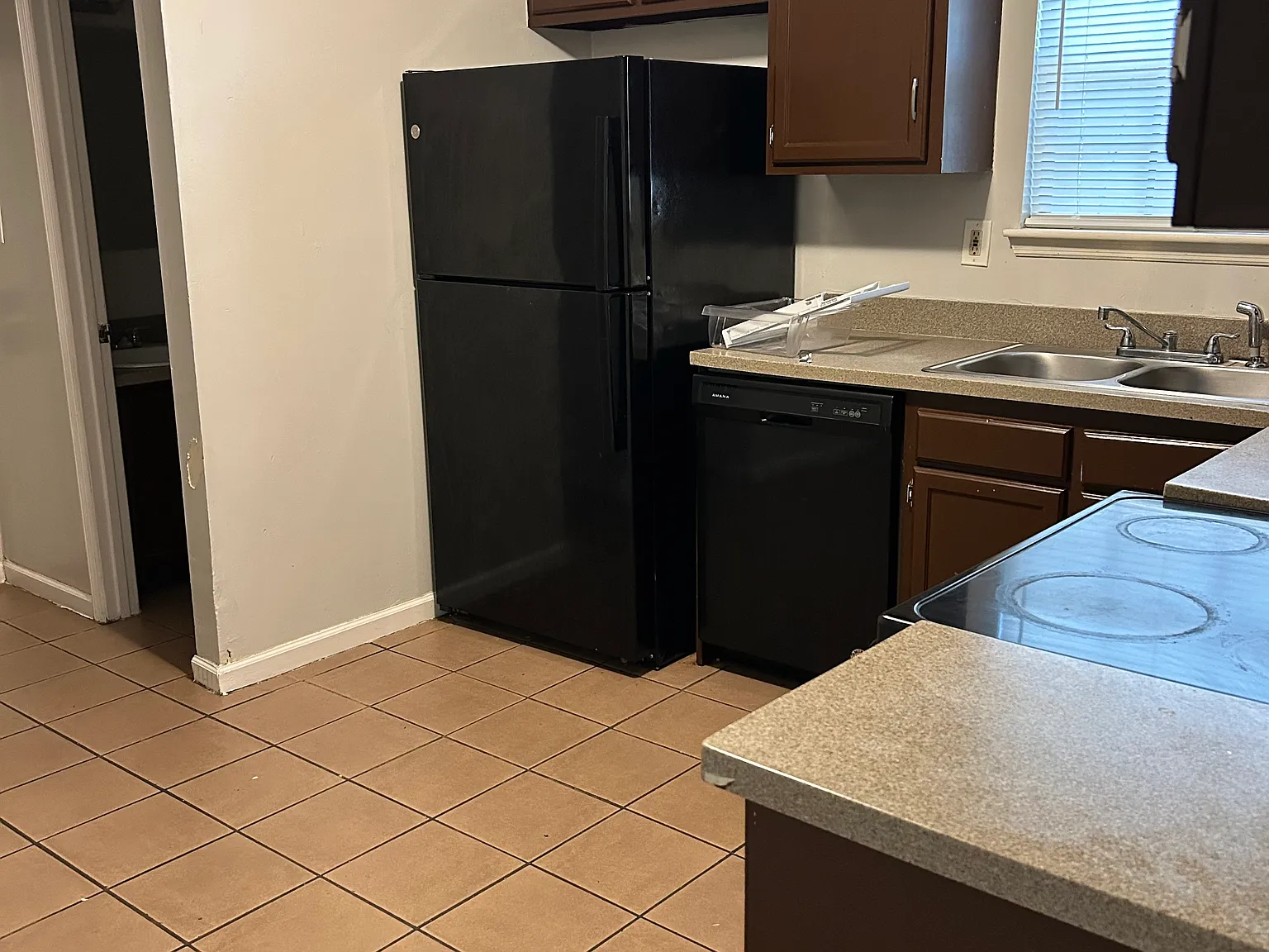 3 bed, 2.5 bath, 1584 sqft, $2,000 — Photo 4