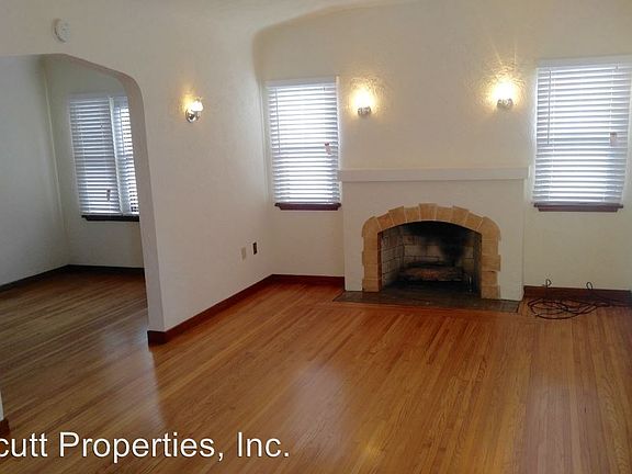 2nd image of 2722 Collier Ave