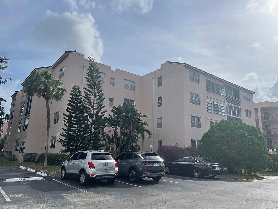 1st image of 2851 Somerset Drive #111