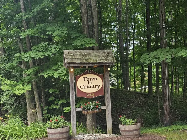 229 Bacon Pond Road APT 134, Woodbury, CT 06798