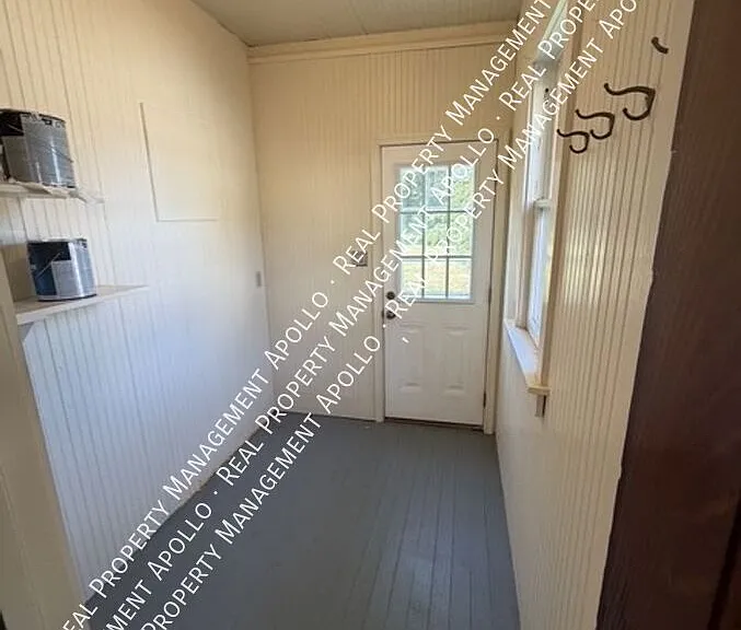 563 Lincoln Ave — Photo 9