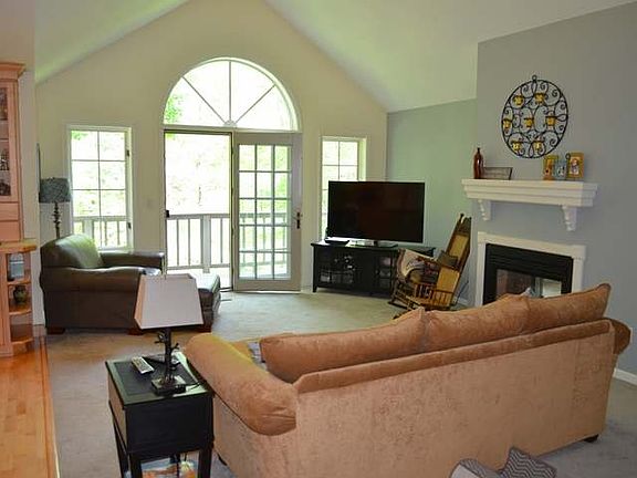 4th image of 421 Esker Heights Dr