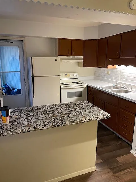 1 bed, 700 sqft, $1,045 — Photo 2