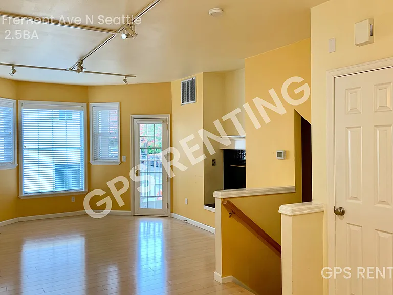 4139 Fremont Ave N — Photo 2