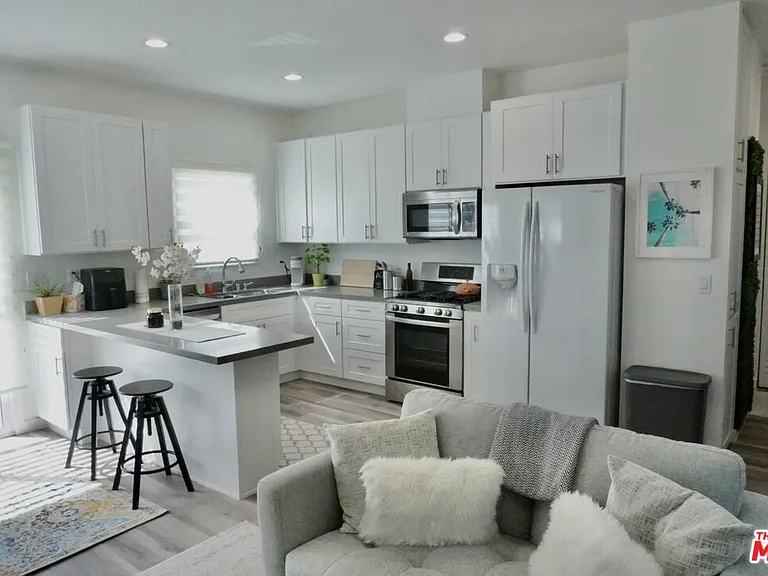 1157 S Point View St — Photo 2