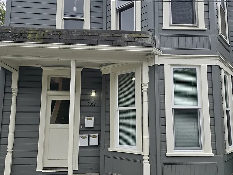 2052 SE Morrison St #2 — Photo 1
