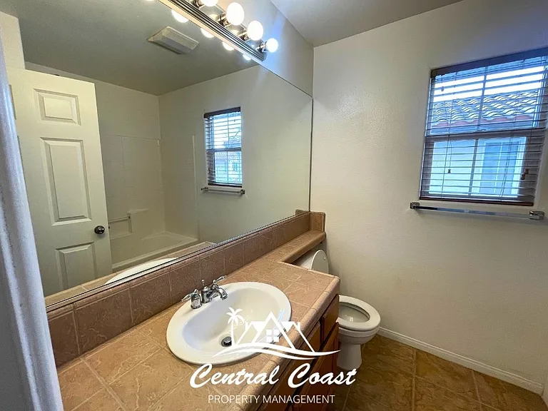 Cordoban Ln — Photo 17