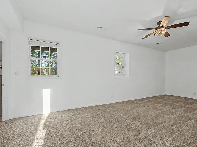 1371 Constitution Dr — Photo 38