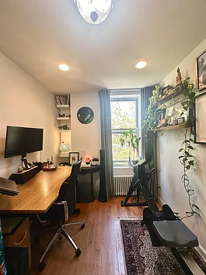 Rented by Luxian International Realty LLC | media 10