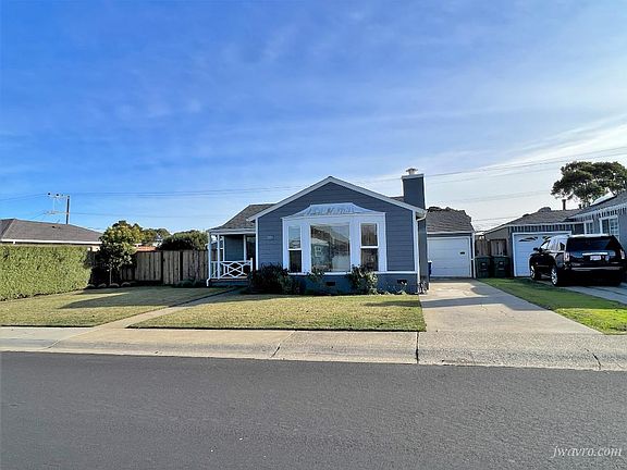 3rd image of 205 Rockwood Dr