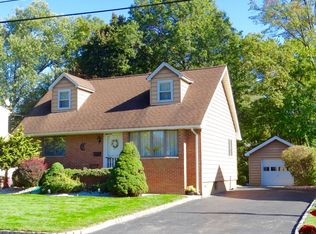 82 Hutchinson St, Clark, NJ 07066