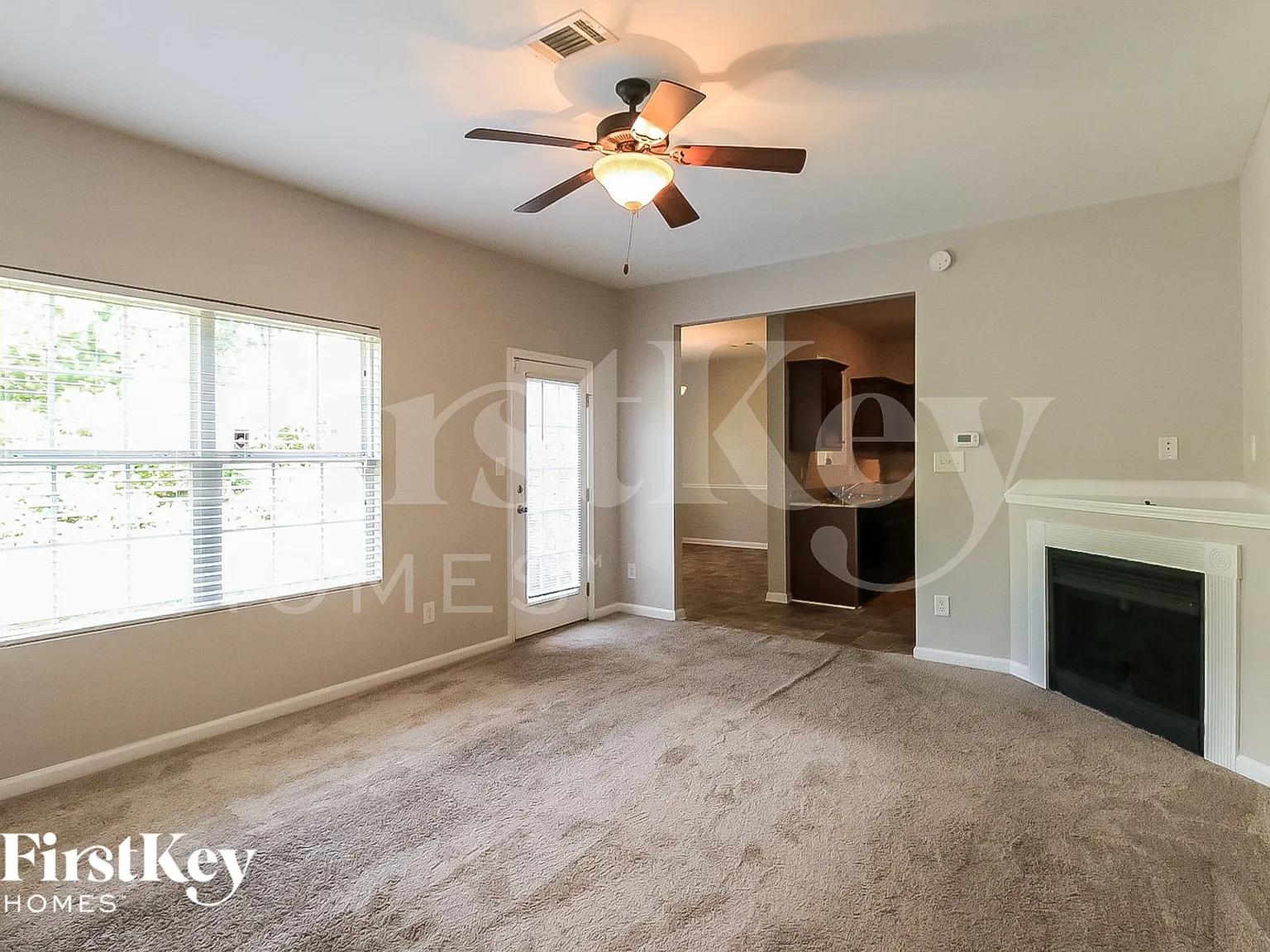 4 bed, 2.5 bath, 1931 sqft, $2,595 — Photo 4