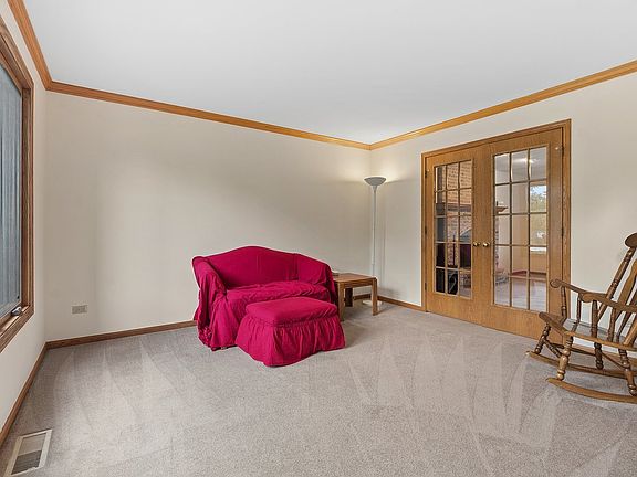 5th image of 611 Vanderbilt Dr