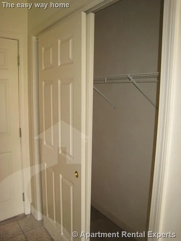 Studio, 350 sqft, $2,300 — Photo 4