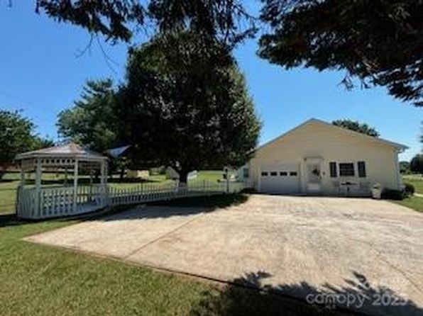 1608 Dakota Dr, Hudson, NC 28638