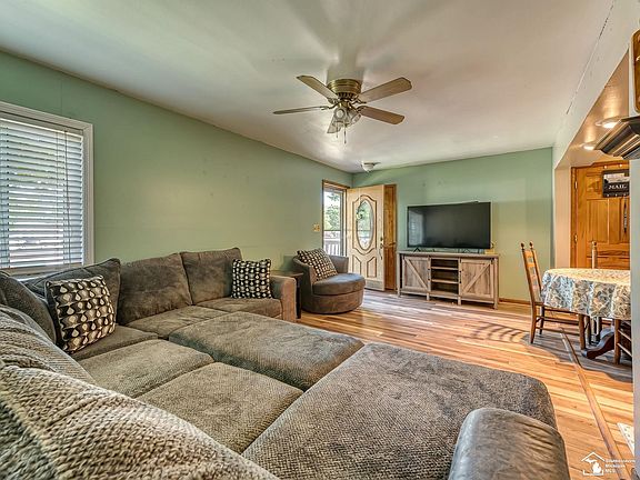 4th image of 1263 Maple Blvd