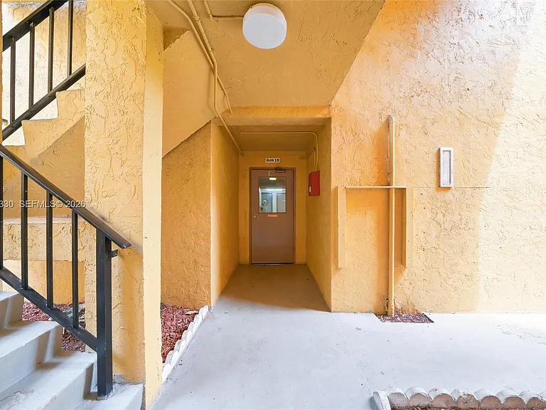 4384 NW 9th Ave #19-1D — Photo 2