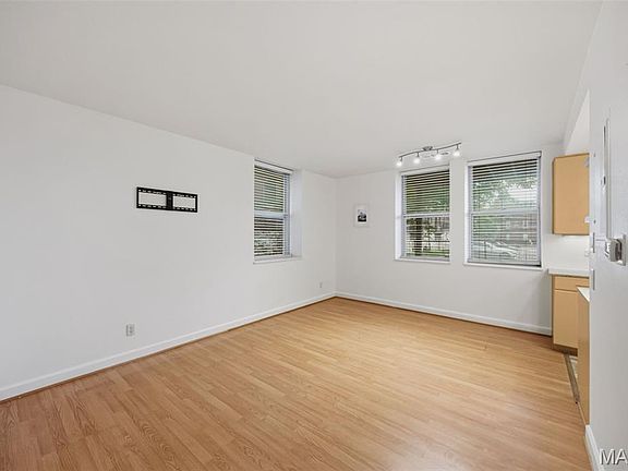 3rd image of 5696 Kingsbury Ave APT 102