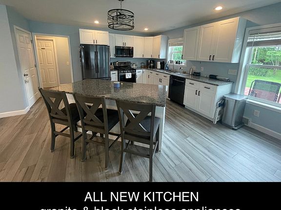 3rd image of 9173 Applewood St