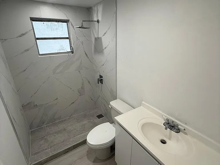 1800 SW 9th St #1 — Photo 8