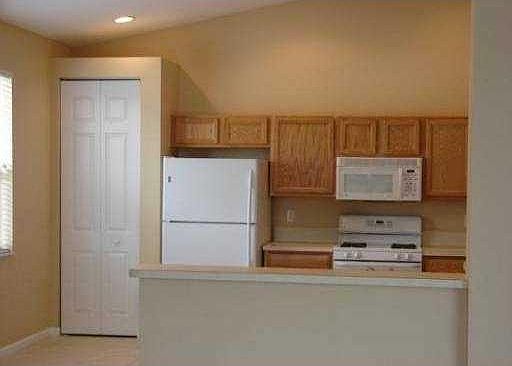 3rd image of 552 Calamondin Way SW
