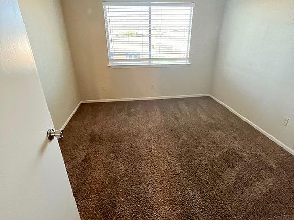 5th image of 990 Park Meadow Dr