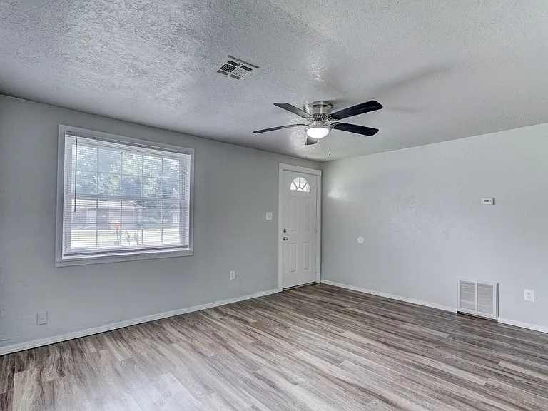 1904 Cherry Ln — Photo 28