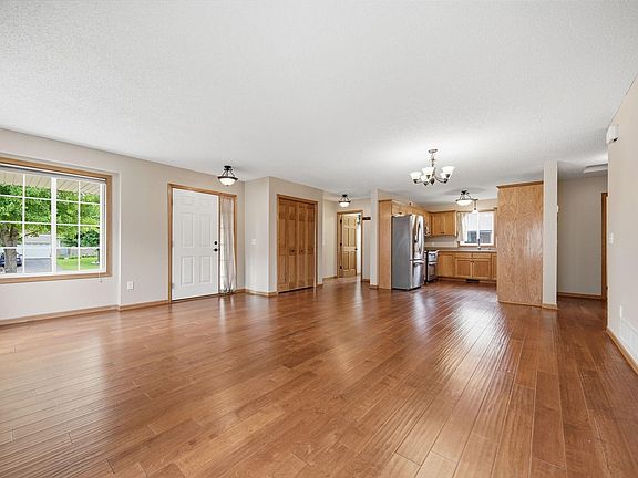3rd image of 7748 Lamont Ave NE